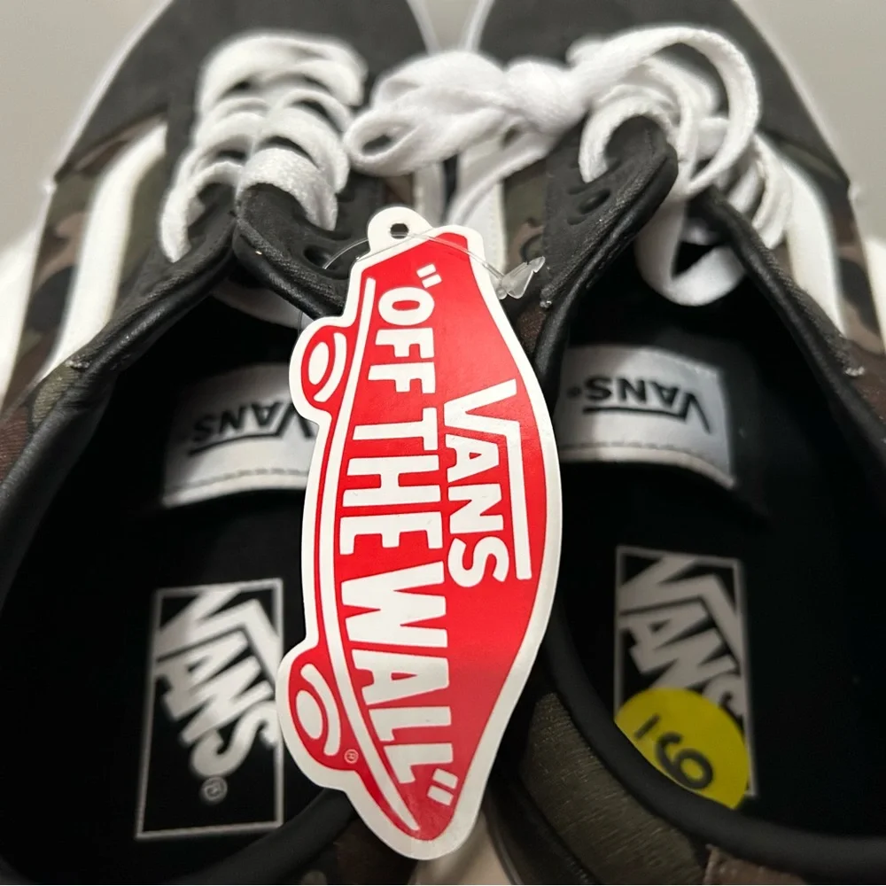 VANS Lace Up Sneakers Ward Skate Shoe Camo Mens Size 9 Off the Wall New